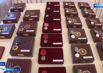 Рустам Минниханов вручил госнаграды выдающимся татарстанцам