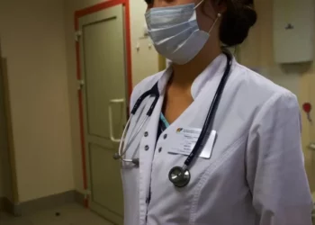 Врач ответил на самые частые вопросы об установке зубных имплантов