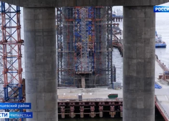 Рашит Хазипов: к концу года мост через Волгу для трассы М12 будет готов на 66%