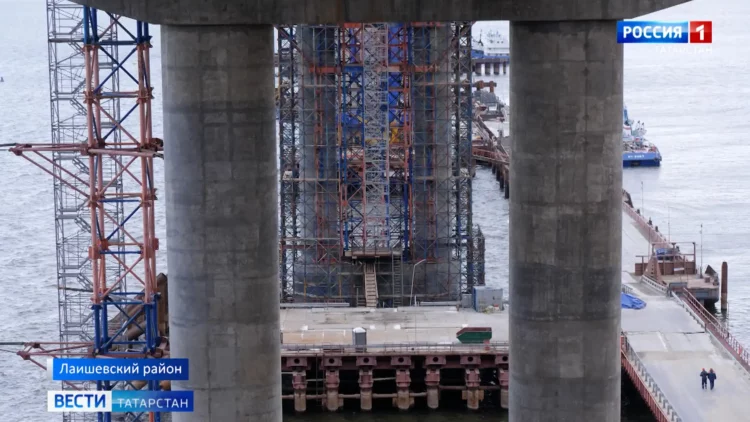 Рашит Хазипов: к концу года мост через Волгу для трассы М12 будет готов на 66%