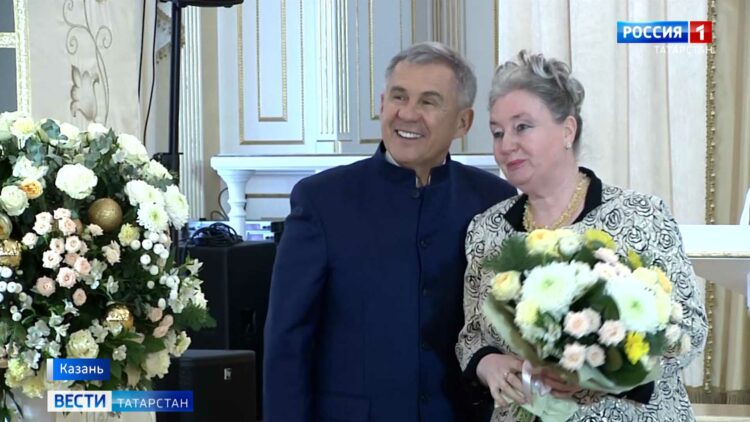 Минниханов вручил госнаграды Татарстана и России выдающимся татарстанцам