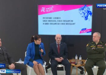 Минниханов вручил госнаграды Татарстана и России выдающимся татарстанцам