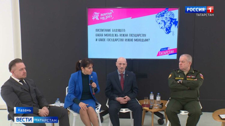 Минниханов вручил госнаграды Татарстана и России выдающимся татарстанцам