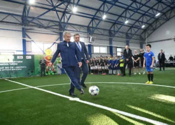 Рустам Минниханов принял участие в открытии трех футбольных манежей