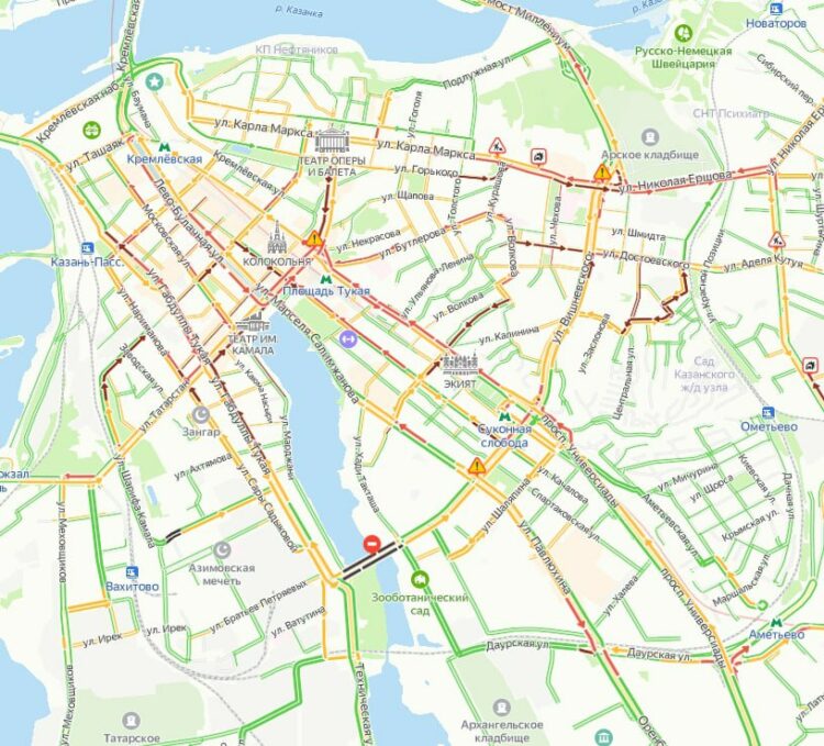 В Казани из-за снегопада образовались 10-балльные пробки