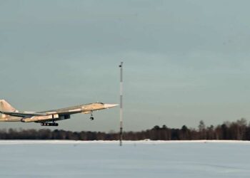 Модернизированный в Казани Ту-160М поднялся в воздух