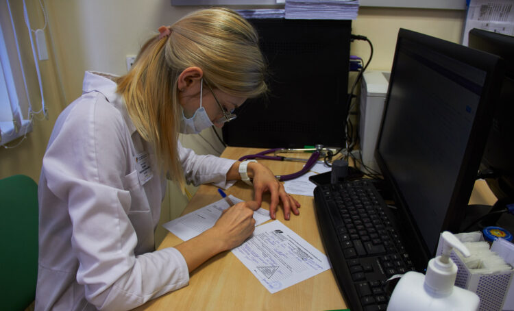 Врачи рассказали, какие процедуры не стоит делать перед Новым годом