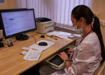 Врач рассказал, о какой болезни может сигнализировать запах изо рта