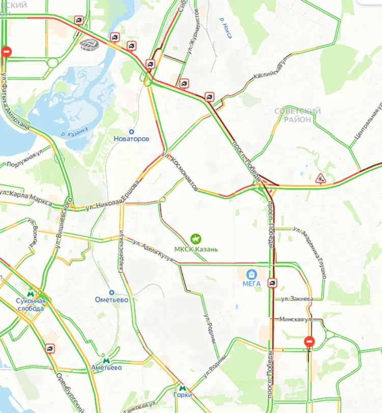 В Казани из-за аварии образовалась огромная пробка на проспекте Победы