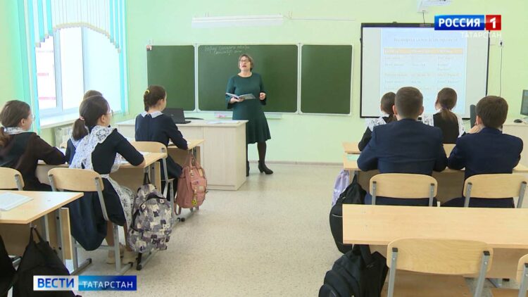 Глава Минобрнауки РТ рассказал о введении в школах модуля по начальной военной подготовке