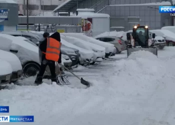 В Татарстане устраняют последствия сильнейшего снегопада