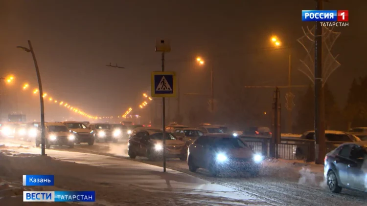 9-балльные пробки и рост ДТП: на Татарстан обрушился снегопад