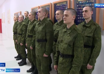 Сбил пешеходов и пытался замести следы: в Казани лихач на скорости сбил бабушку с внуком