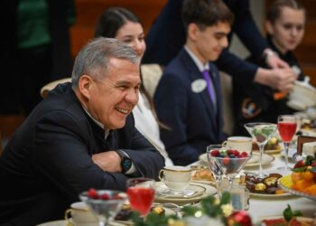 Минниханов на республиканской елке поздравил детей с наступающим Новым годом