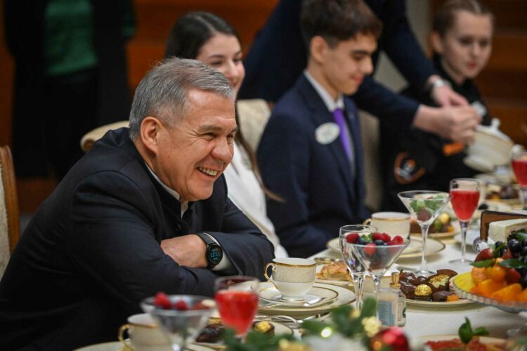 Минниханов на республиканской елке поздравил детей с наступающим Новым годом