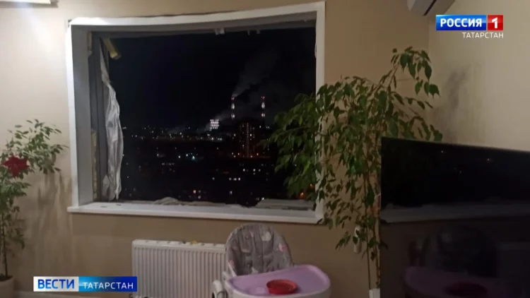 «Услышали, что стёкла летят вниз»: новые подробности взрыва самогонного аппарата в казанской многоэтажке
