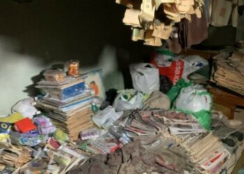 Пожарные взломали дверь и спасли пенсионерку из пожара в Казани