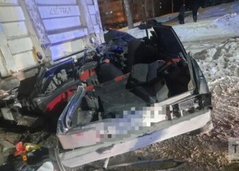 Водителя зажало в автомобиле в результате ДТП с фурой в Набережных Челнах