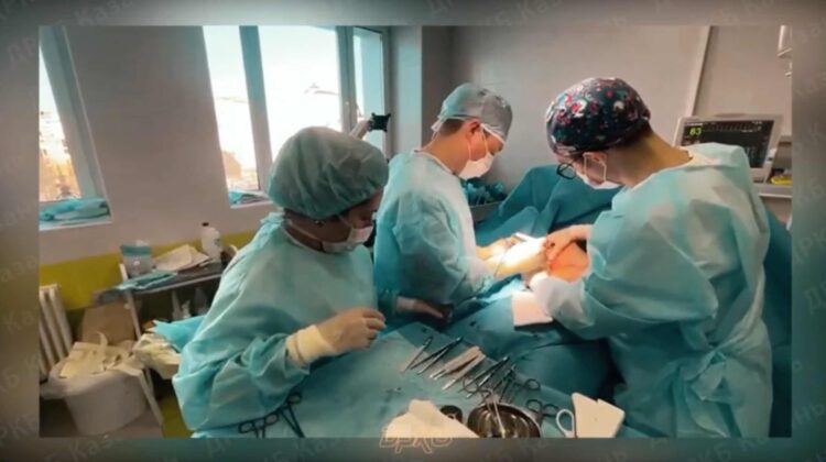 Казанские врачи провели подростку операцию по уменьшению груди