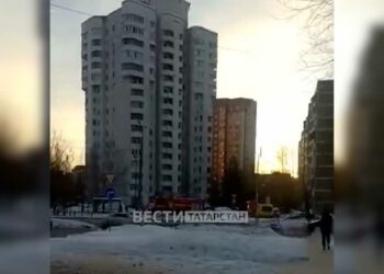 В Казани 11 человек эвакуировались из-за пожара в многоэтажке на Фучика