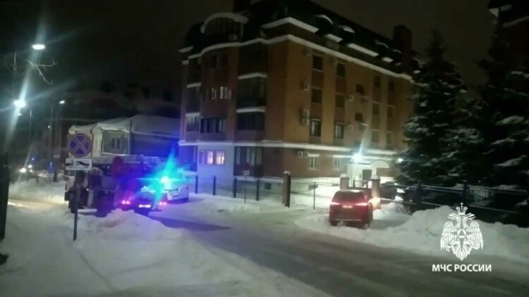 В Казани из-за загоревшейся сауны из многоквартирного дома эвакуировали 30 человек