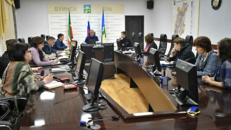 В Буинске семьям мобилизованных помогли с ремонтом домов, подведением воды и оформлением документов
