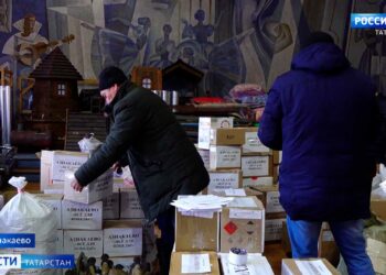 В Альметьевском районе волонтеры изготавливают окопные свечи