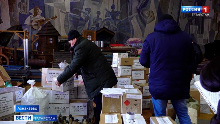 В Альметьевском районе волонтеры изготавливают окопные свечи