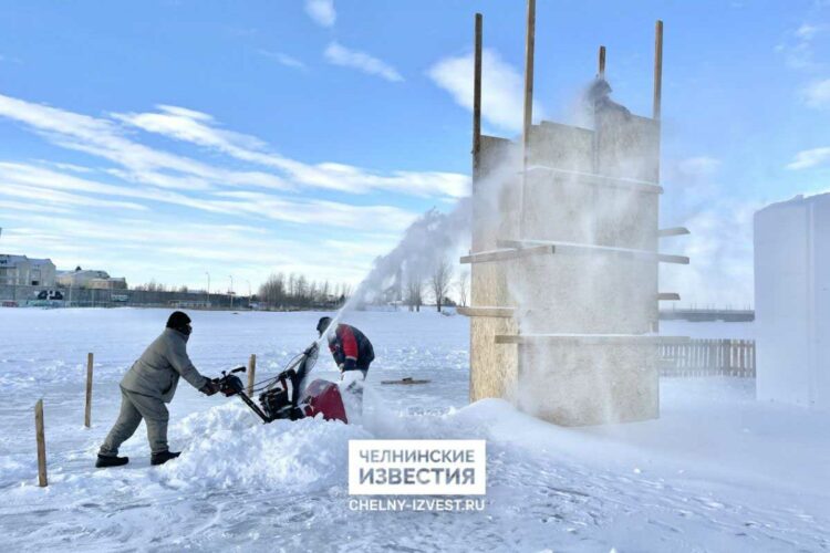 В Челнах на Мелекеске начали готовить купель для крещенских купаний