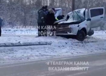 Легковушку буквально «намотало» на столб в результате ДТП в Зеленодольском районе