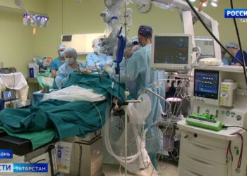 Дорога препятствий: единственный путь двух казанских поселков оказался практически завален снегом