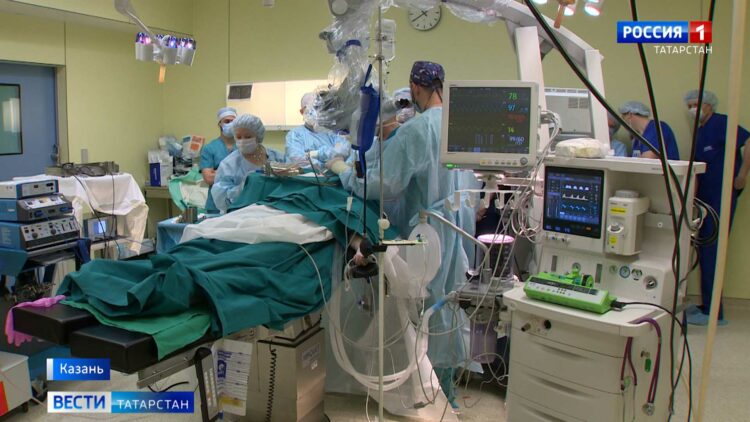 Дорога препятствий: единственный путь двух казанских поселков оказался практически завален снегом