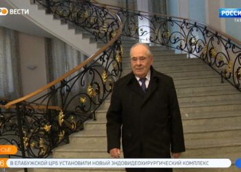 Рустам Минниханов поздравил с днем рождения Минтимера Шаймиева