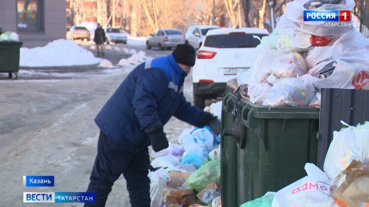 «Один день вывозят, а три-четыре дня не вывозят»: мусорная лавина накрыла Казань