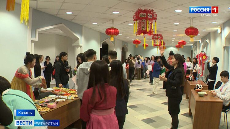 Дорога препятствий: единственный путь двух казанских поселков оказался практически завален снегом