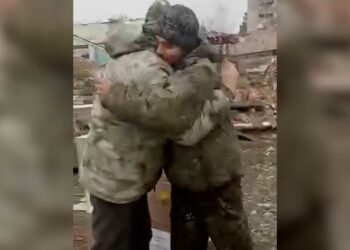 «Обещание сдержал»: мобилизованному жителю Буинска передали в зоне спецоперации бирку новорожденного сына