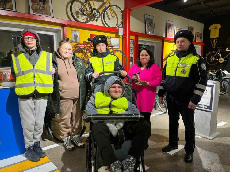 Нижнекамские автоинпекторы исполнили мечту парня-инвалида