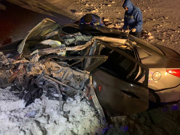 В Татарстане водитель легковушки погиб, врезавшись в фуру на трассе