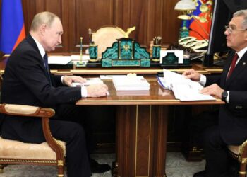 Путин провел встречу с Рустамом Миннихановым