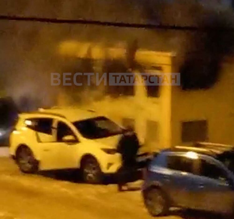 В Казани на Габишева загорелся трансформатор, слышны хлопки