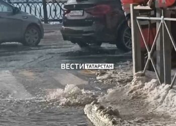 В Казани прорвало водопровод на улице Право-Булачная