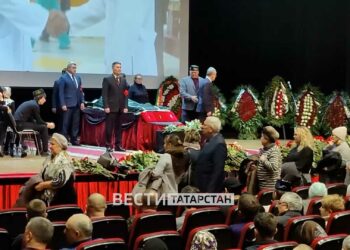 В Казани проходит церемония прощания с министром здравоохранения Татарстана Маратом Садыковым