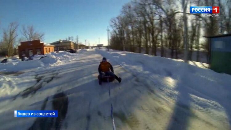 В Татарстане парень попал в реанимацию после ДТП с ватрушкой