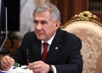 Минниханов пообещал за два года ликвидировать очереди на жилье для сирот