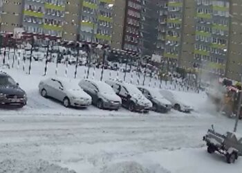 В Челнах уборщик снега оставил жителей многоэтажки без отопления