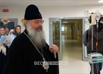 Владыка Кирилл пообщался маленькими пациентами ДРКБ и их родителями