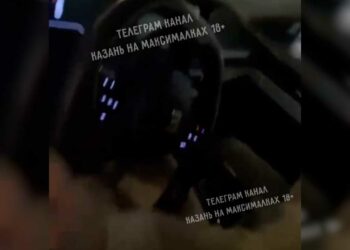 Пьяные женщины захватили машину таксиста и не впускали водителя за руль