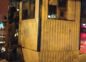В Казани на пожаре в будке охранника пострадал мужчина