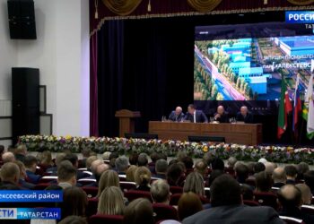 Сафаров поручил повысить реальные доходы населения в Алексеевском районе