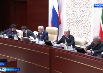 «Сегодня мы воздаем должное нашим ребятам»: Минниханов открыл новые бюсты Героев России